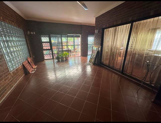 4 BEDROOM HOUSE FOR SALE IN CLUBVILLE